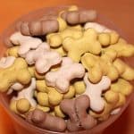 Selbstgemachte Hundekekse ohne Zucker und Getreide: Ein Wohlgenuss für den Vierbeiner Hundeleckerli ohne Zucker und Getreide selber machen